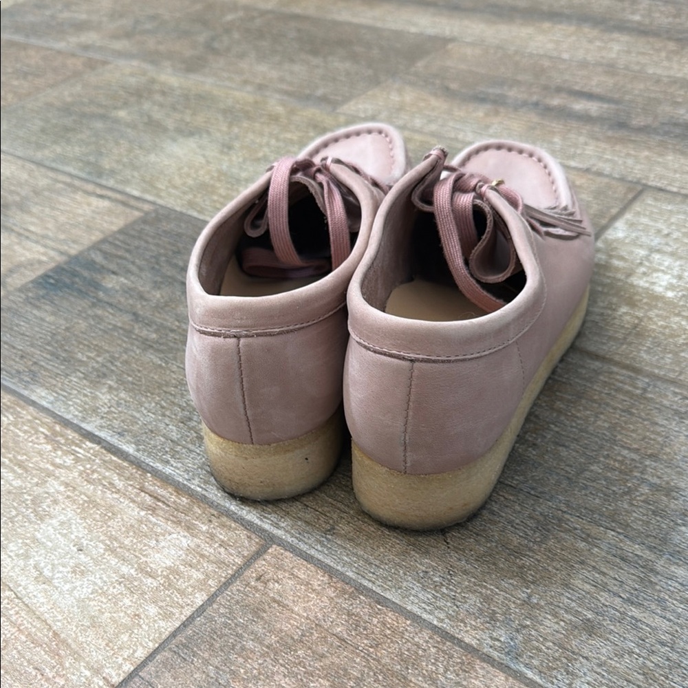 Clarks Ladies Pink Suede Tassel Walabees. - Picture 4 of 6